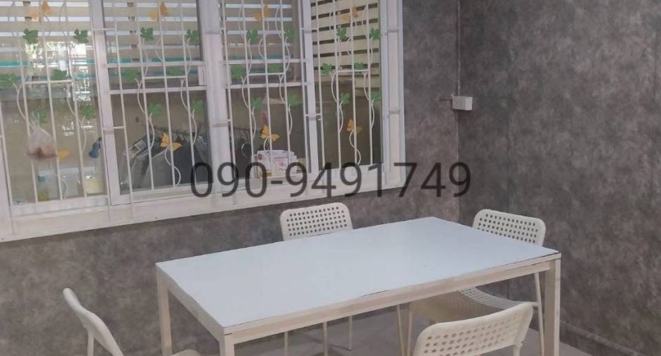 For rent 3 bedrooms townhouse in Lat Krabang, Bangkok
