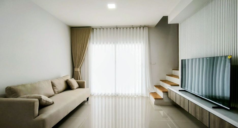 For rent 3 bedrooms townhouse in Bang Phli, Samut Prakan