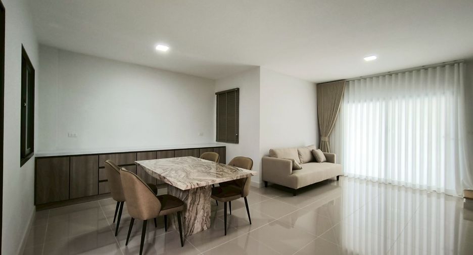 For rent 3 bedrooms townhouse in Bang Phli, Samut Prakan