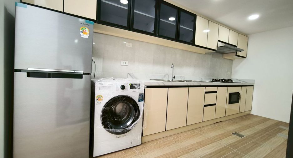 For rent 3 bedrooms townhouse in Bang Phli, Samut Prakan