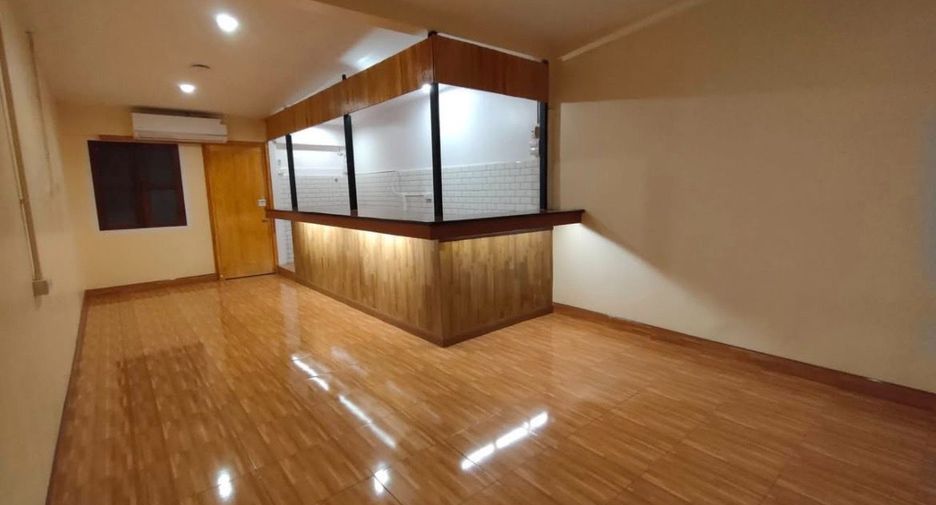 For rent and for sale 5 bedrooms townhouse in Bang Rak, Bangkok