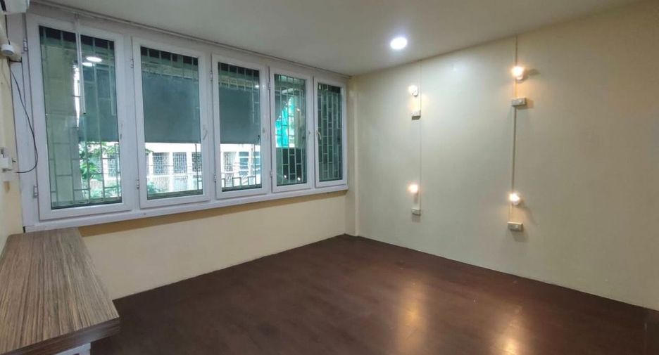For rent and for sale 5 bedrooms townhouse in Bang Rak, Bangkok