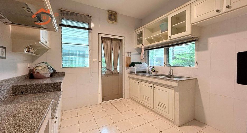 For sale 4 bedrooms house in Bang Phli, Samut Prakan
