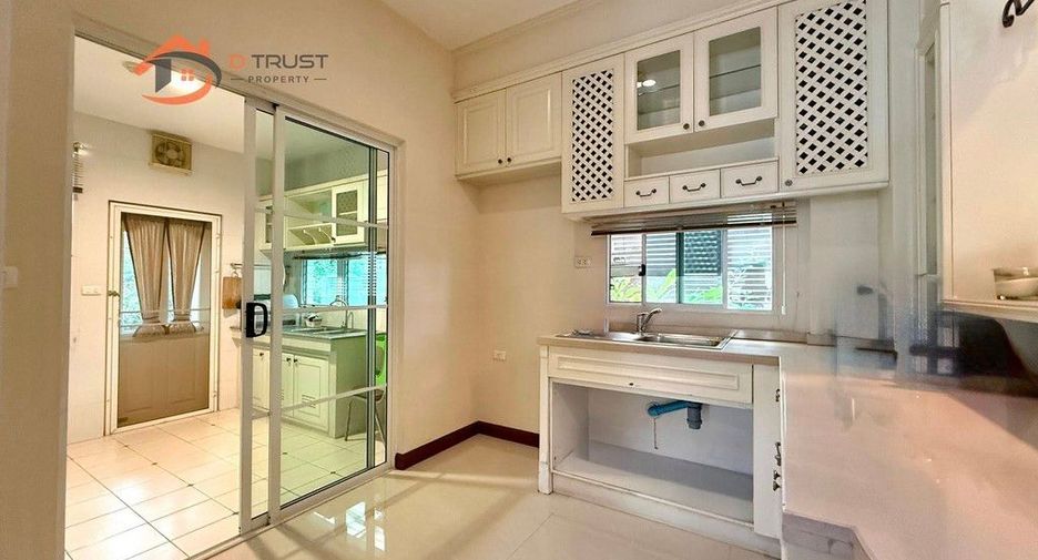 For sale 4 bedrooms house in Bang Phli, Samut Prakan