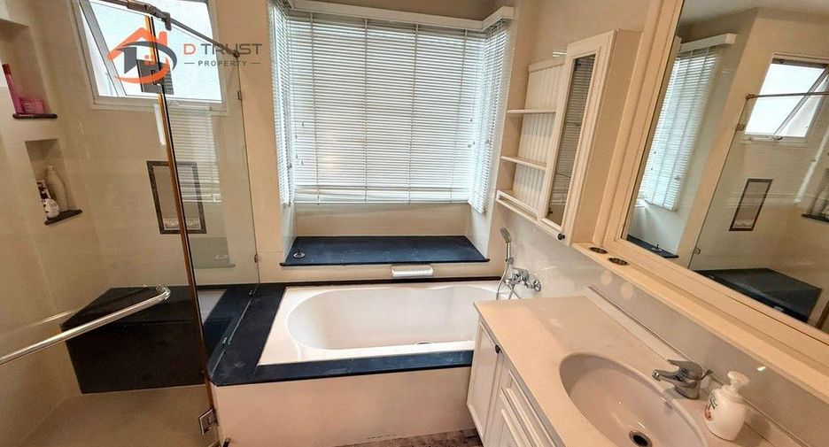 For sale 4 bedrooms house in Bang Phli, Samut Prakan