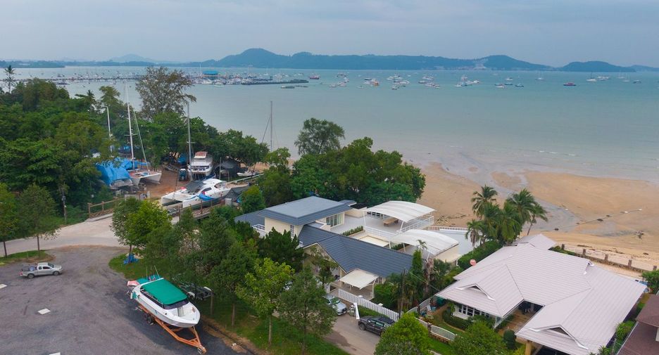 For rent 4 bedrooms villa in Mueang Phuket, Phuket