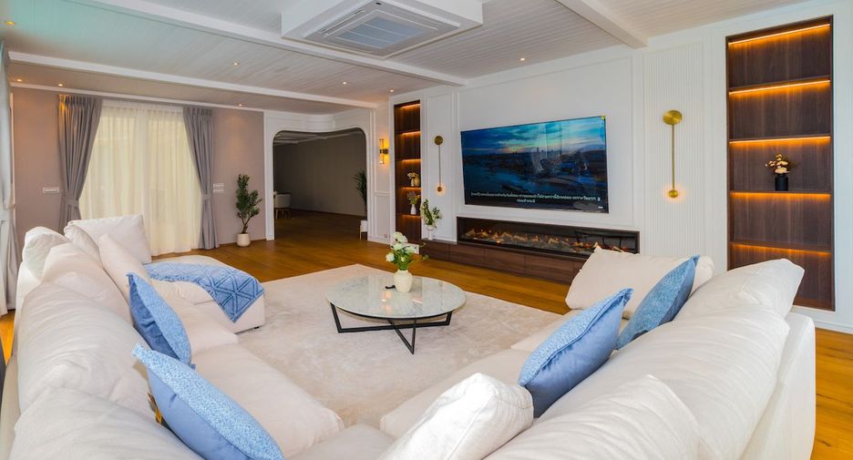 For rent 4 bedrooms villa in Mueang Phuket, Phuket