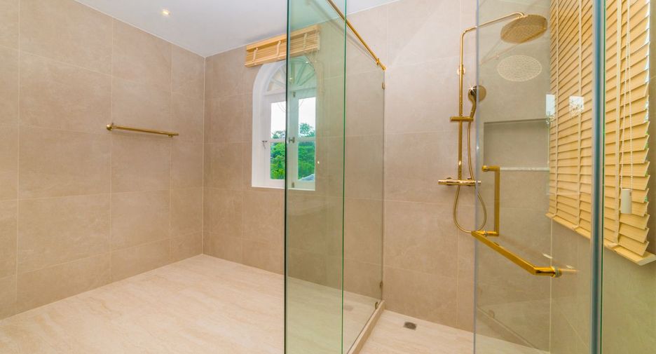 For rent 4 bedrooms villa in Mueang Phuket, Phuket