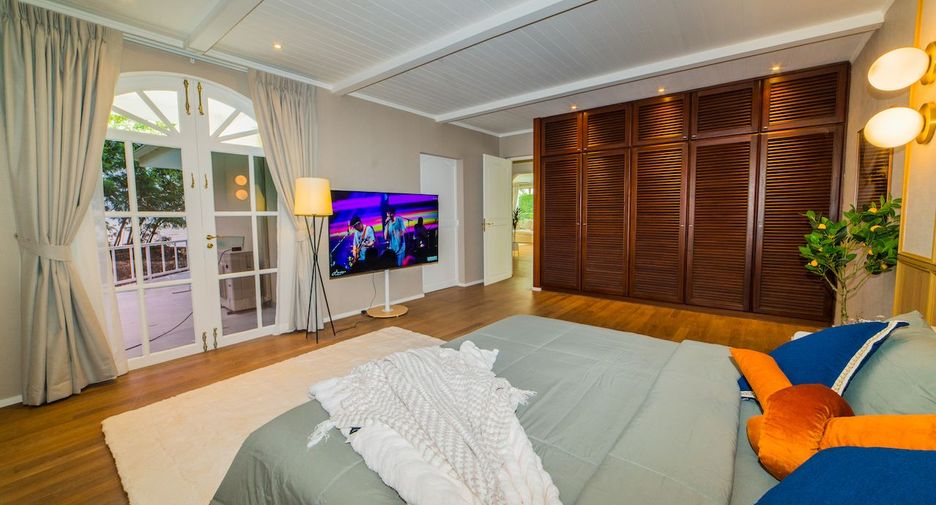 For rent 4 bedrooms villa in Mueang Phuket, Phuket
