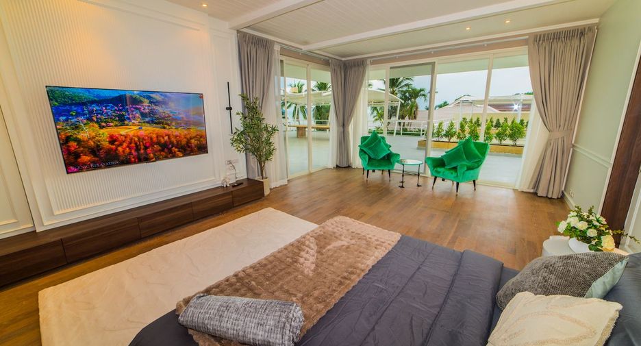 For rent 4 bedrooms villa in Mueang Phuket, Phuket