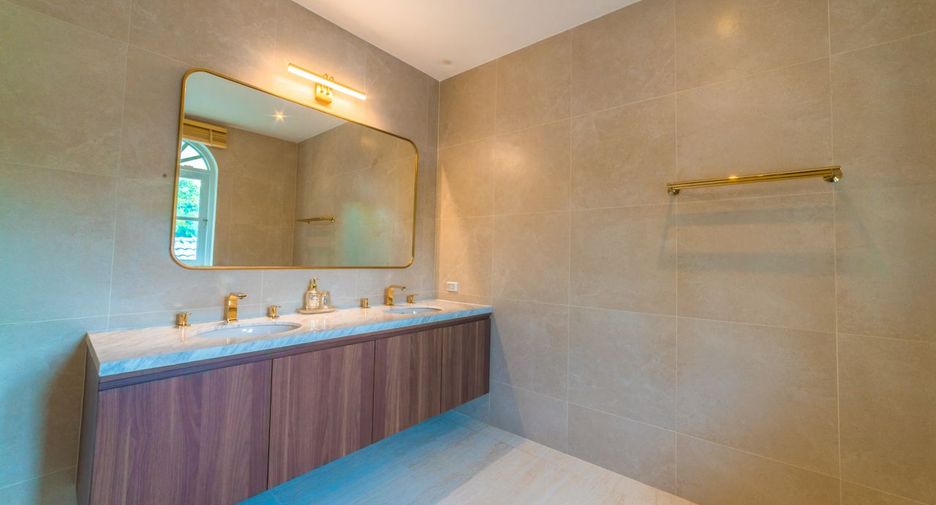 For rent 4 bedrooms villa in Mueang Phuket, Phuket