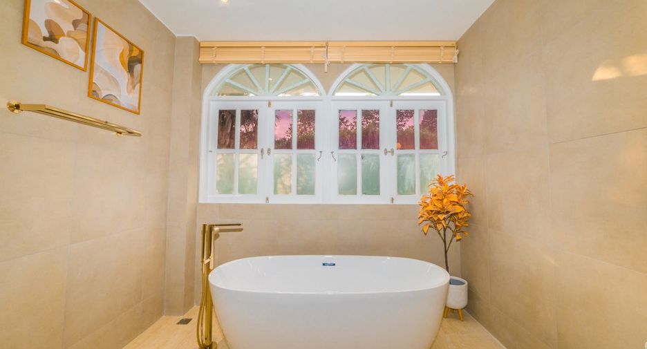 For rent 4 bedrooms villa in Mueang Phuket, Phuket