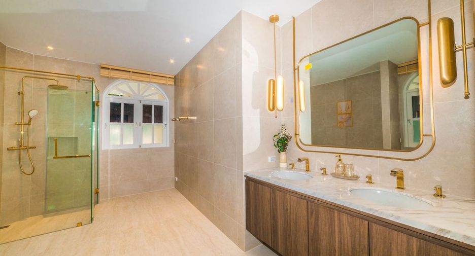 For rent 4 bedrooms villa in Mueang Phuket, Phuket