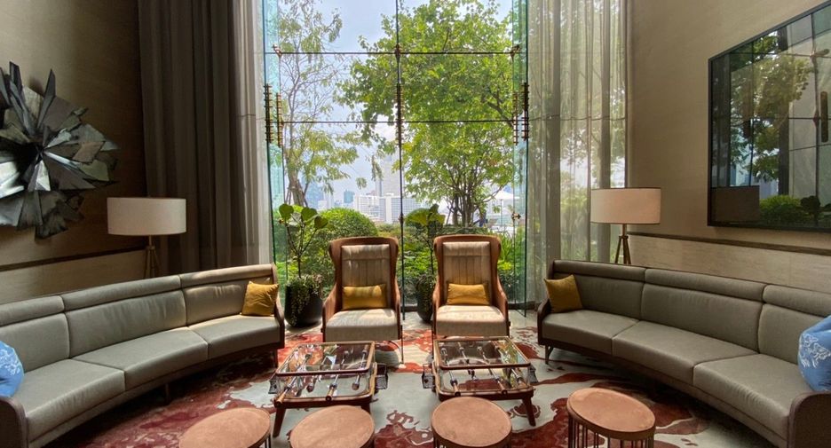For rent 6 bedrooms condo in Khlong San, Bangkok