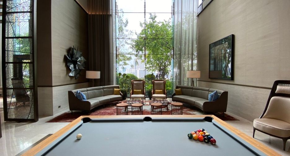 For rent 6 bedrooms condo in Khlong San, Bangkok