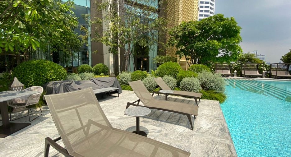For rent 6 bedrooms condo in Khlong San, Bangkok