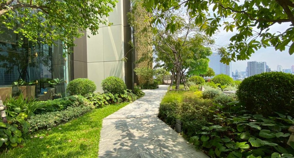 For rent 6 bedrooms condo in Khlong San, Bangkok