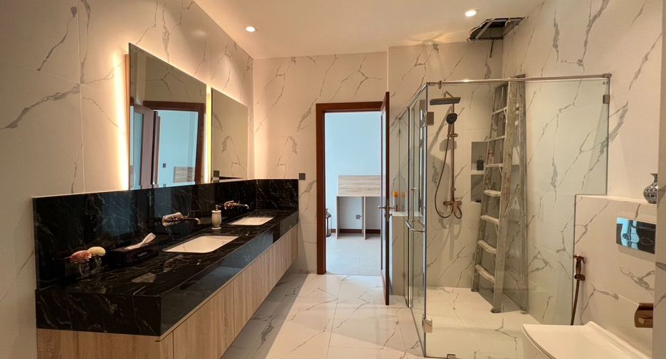 For sale 4 bedrooms villa in Hua Hin, Prachuap Khiri Khan