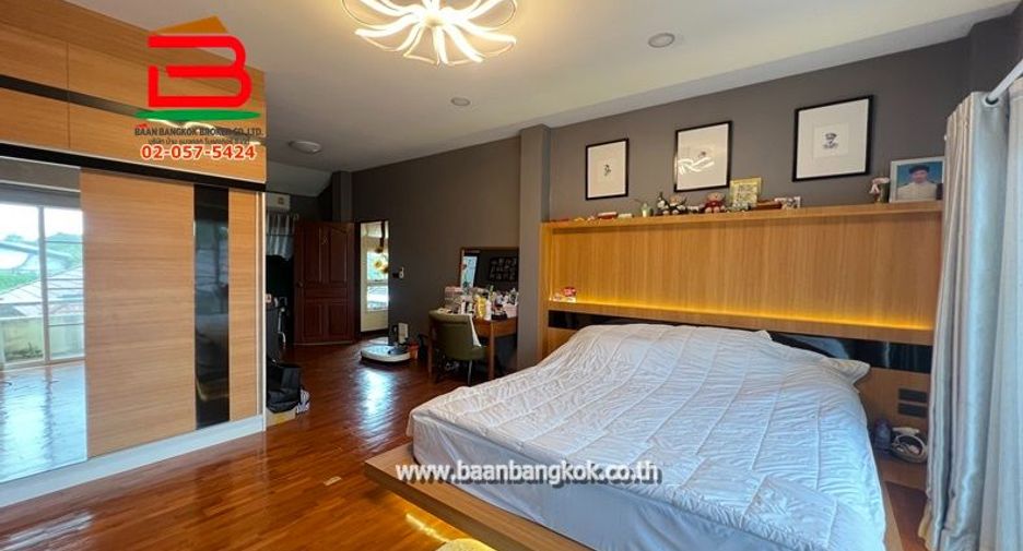 For sale 4 bedrooms house in Mueang Lamphun, Lamphun