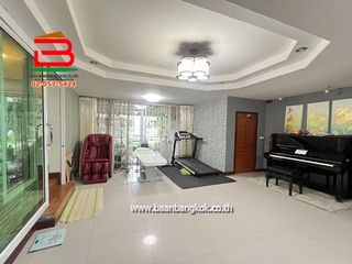For sale 4 bedrooms house in Mueang Lamphun, Lamphun