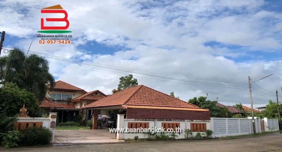 For sale 4 bedrooms house in Mueang Lamphun, Lamphun