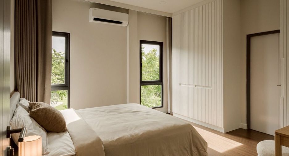 Casa en alquiler de 5 habitaciones en Bang Phli, Samut Prakan