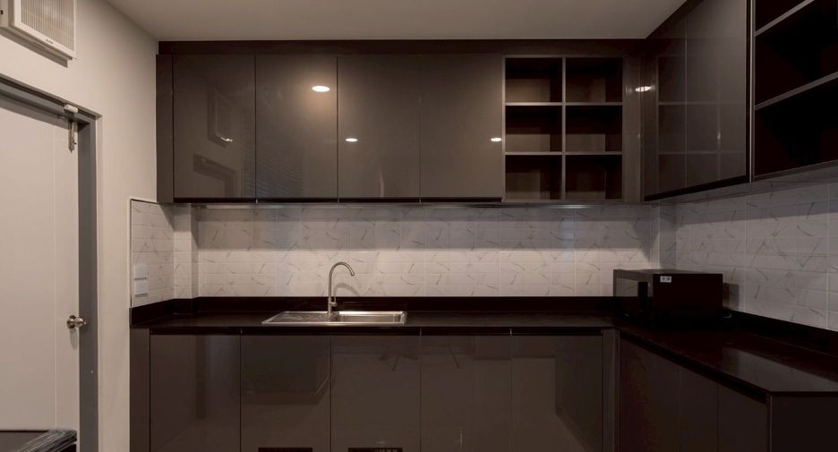 Casa en alquiler de 5 habitaciones en Bang Phli, Samut Prakan