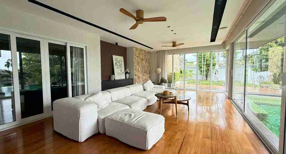 For rent 4 bedrooms villa in Bang Lamung, Chonburi