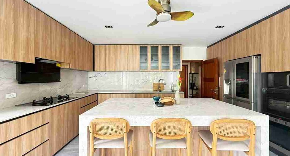 For rent 4 bedrooms villa in Bang Lamung, Chonburi