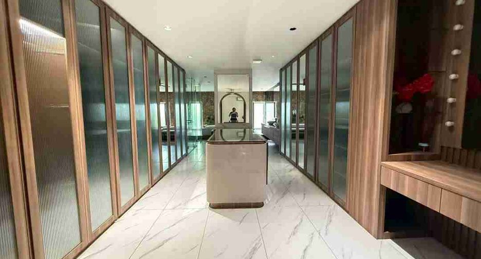 For rent 4 bedrooms villa in Bang Lamung, Chonburi