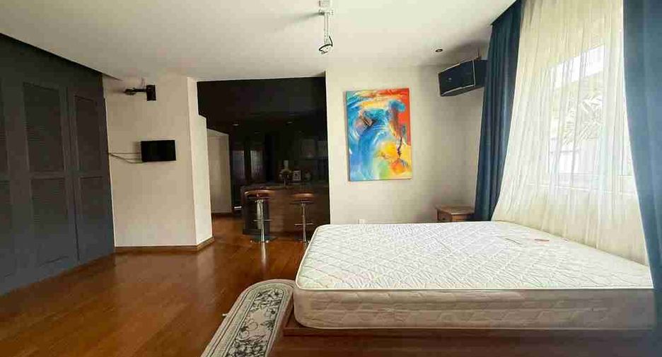 For rent 4 bedrooms villa in Bang Lamung, Chonburi