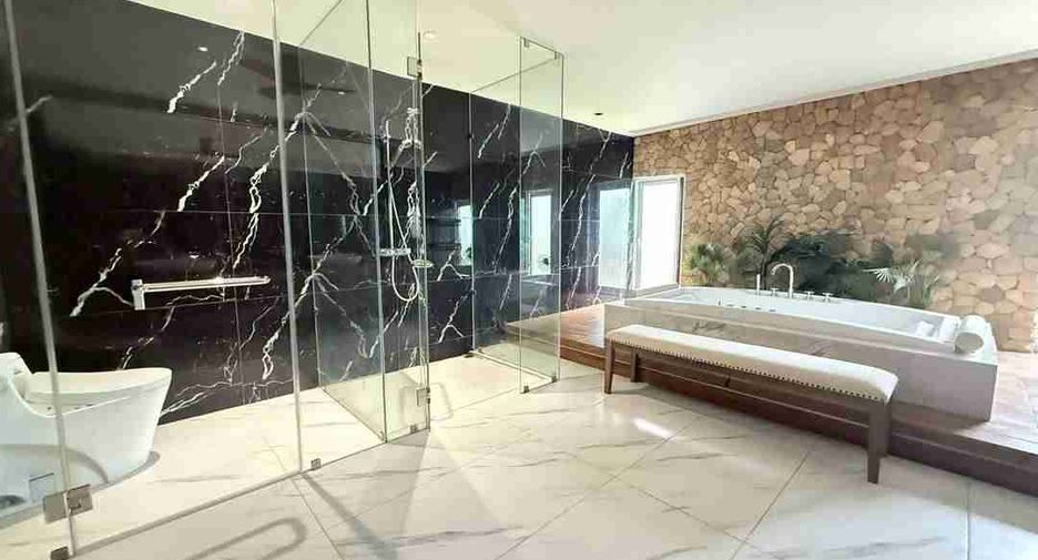 For rent 4 bedrooms villa in Bang Lamung, Chonburi