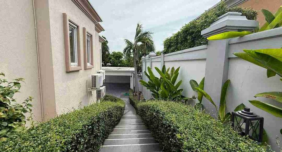 For rent 4 bedrooms villa in Bang Lamung, Chonburi