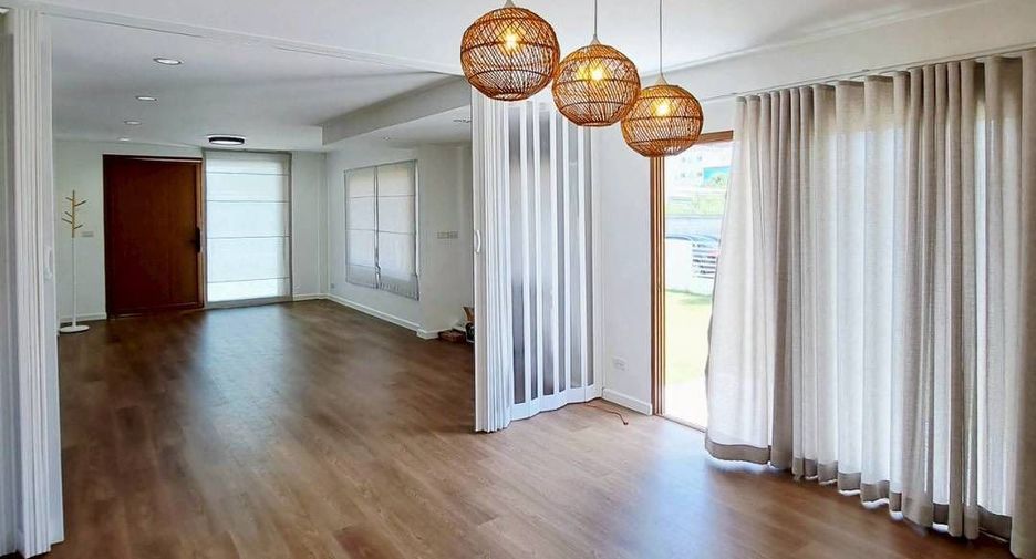 For rent and for sale 3 bedrooms house in Bang Lamung, Chonburi
