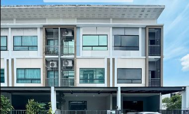 For sale 4 bedrooms townhouse in Bang Khen, Bangkok