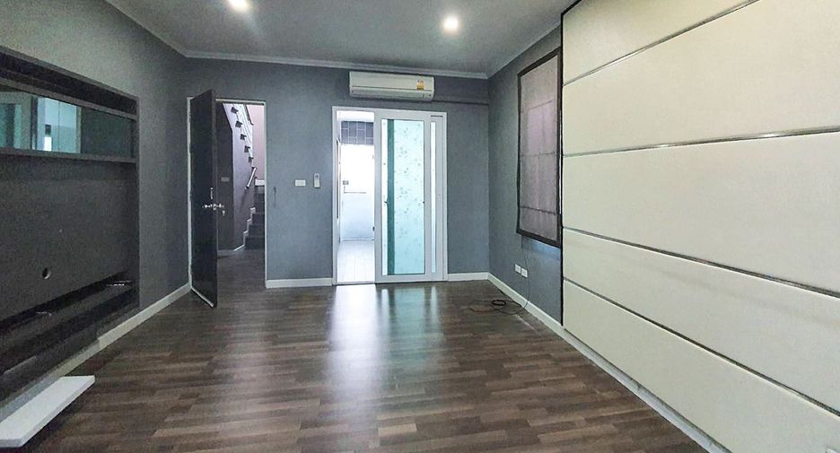 For sale 3 bedrooms townhouse in Bang Phli, Samut Prakan