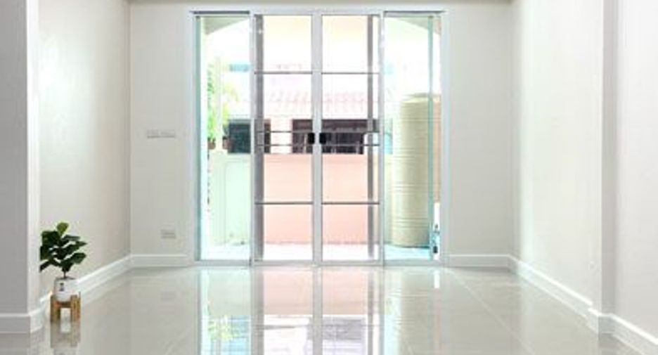 For sale 4 bedrooms townhouse in Bang Bua Thong, Nonthaburi