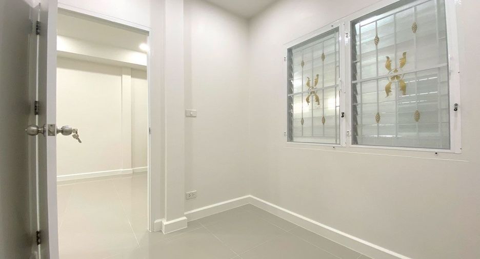 For sale 4 bedrooms townhouse in Bang Bua Thong, Nonthaburi