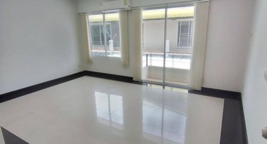 For sale 3 bedrooms townhouse in Bang Bua Thong, Nonthaburi