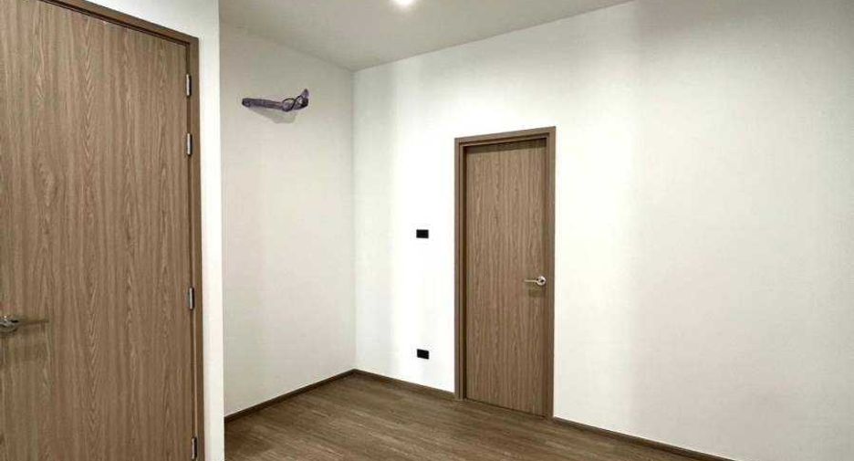For rent 3 bedrooms townhouse in Wang Thonglang, Bangkok