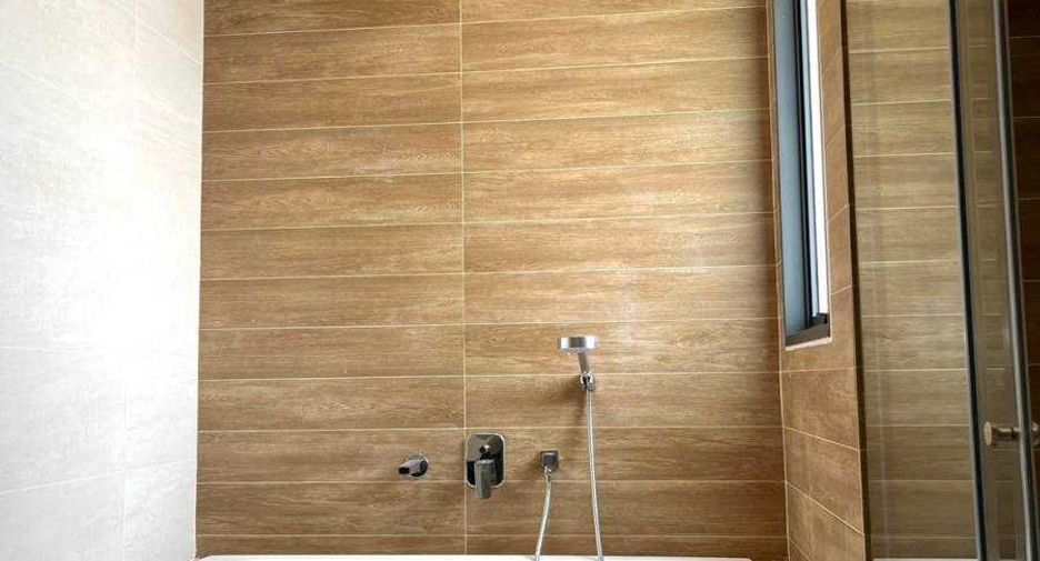 For rent 3 bedrooms townhouse in Wang Thonglang, Bangkok