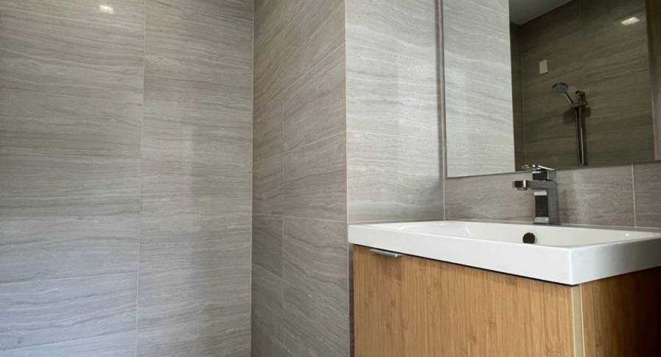 For rent 3 bedrooms townhouse in Wang Thonglang, Bangkok