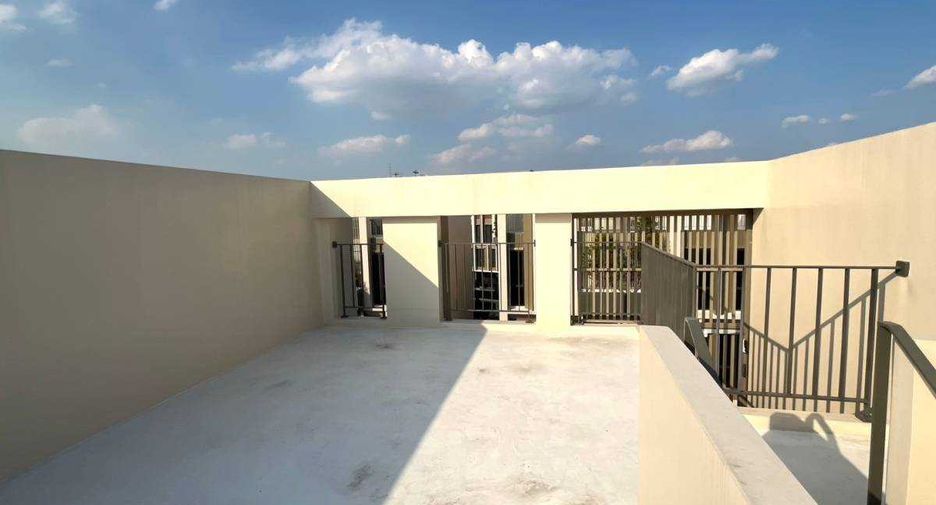For rent 3 bedrooms townhouse in Wang Thonglang, Bangkok
