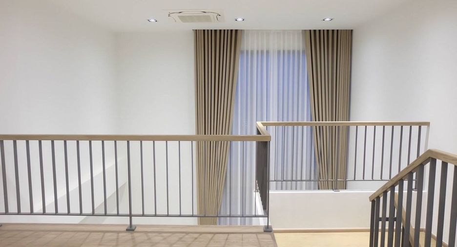 For sale 3 bedrooms townhouse in Wang Thonglang, Bangkok