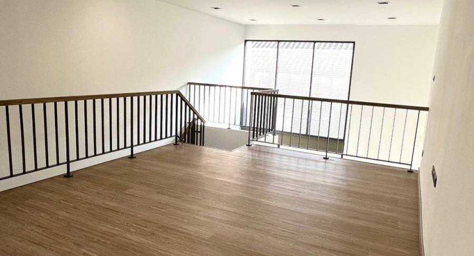 For sale 3 bedrooms townhouse in Wang Thonglang, Bangkok