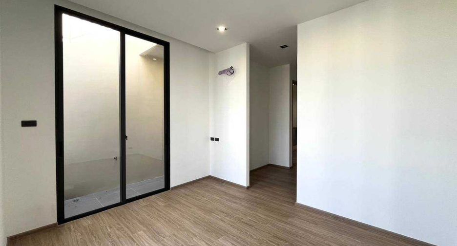 For sale 3 bedrooms townhouse in Wang Thonglang, Bangkok