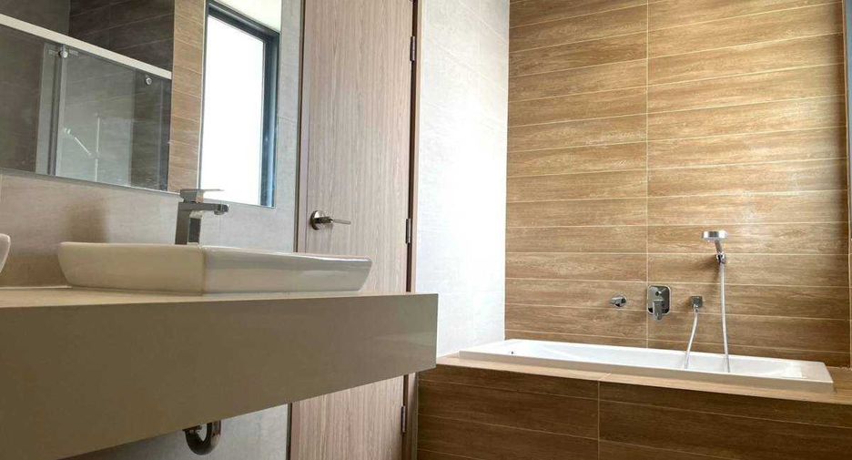For sale 3 bedrooms townhouse in Wang Thonglang, Bangkok