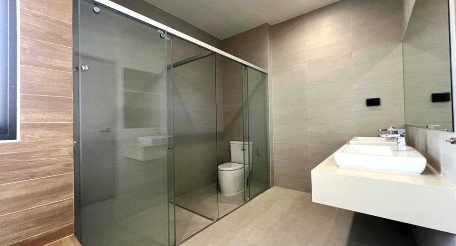 For sale 3 bedrooms townhouse in Wang Thonglang, Bangkok