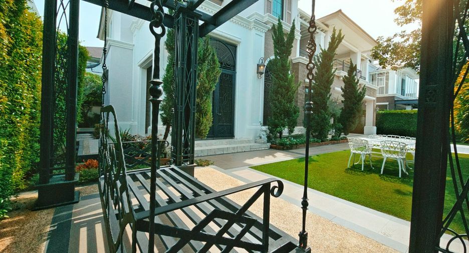 For sale 4 bedrooms house in Taling Chan, Bangkok