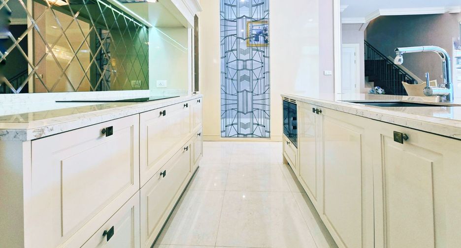 For sale 4 bedrooms house in Taling Chan, Bangkok